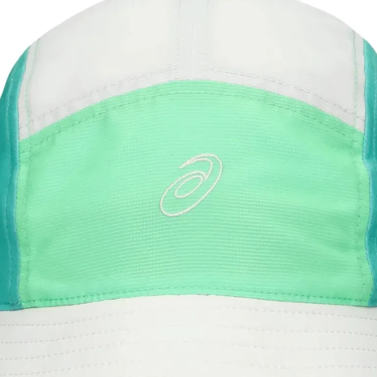 Bob running PERFORMANCE RUNNING BUCKET HAT